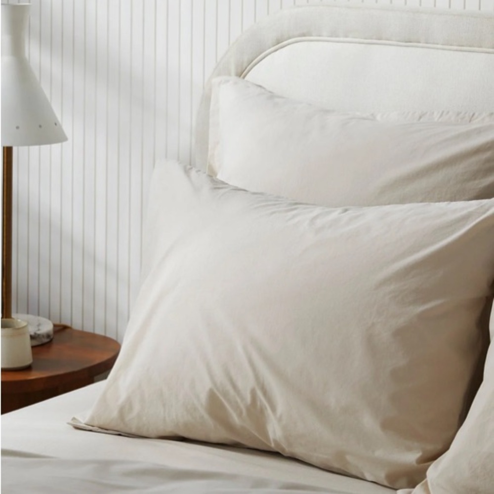 Parachute 1 = cotton Pillowcase size king : color BONE King
20.5" x 36.5" New